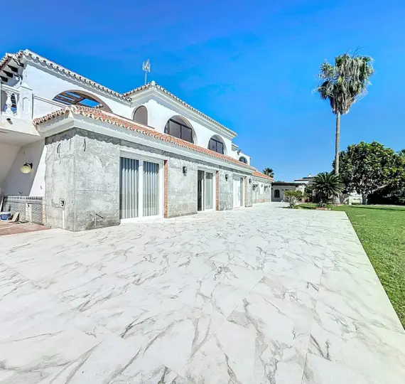 Villa independiente R5155321