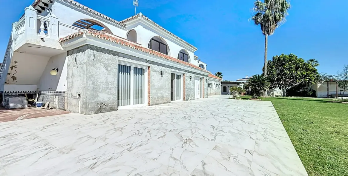 Venta de villa independiente en Almayate 3