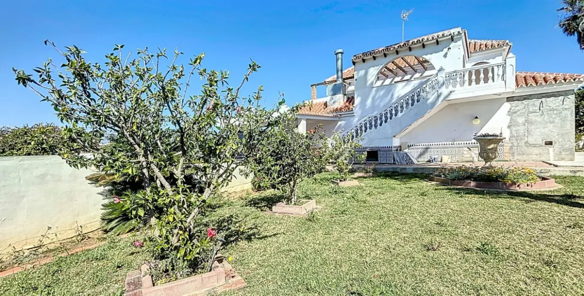 Venta de villa independiente en Almayate 5