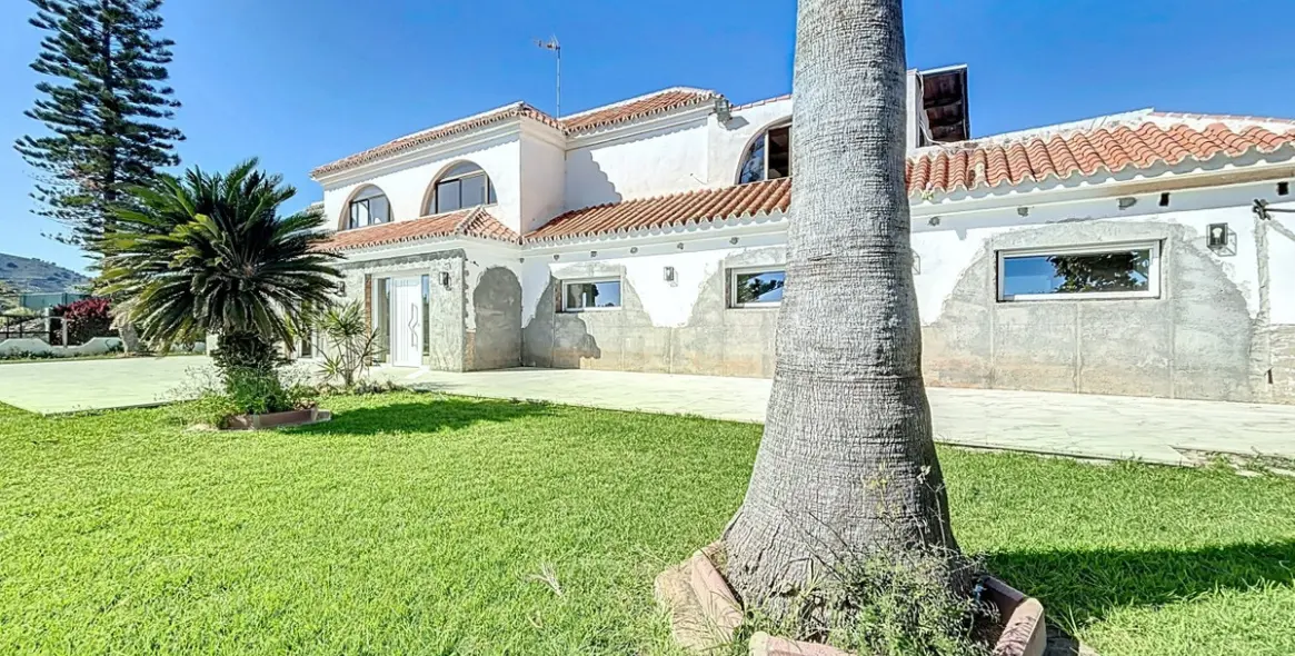 Venta de villa independiente en Almayate 10