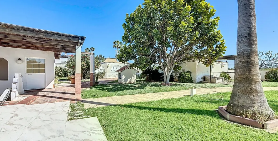 Venta de villa independiente en Almayate 12