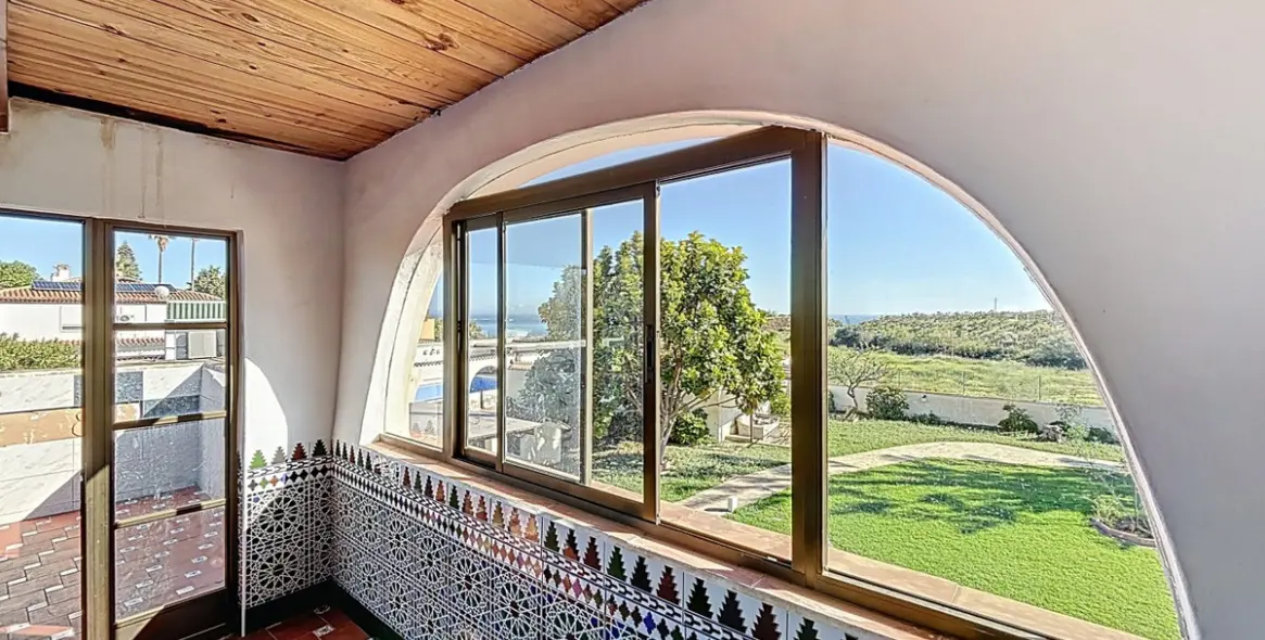 Venta de villa independiente en Almayate 46