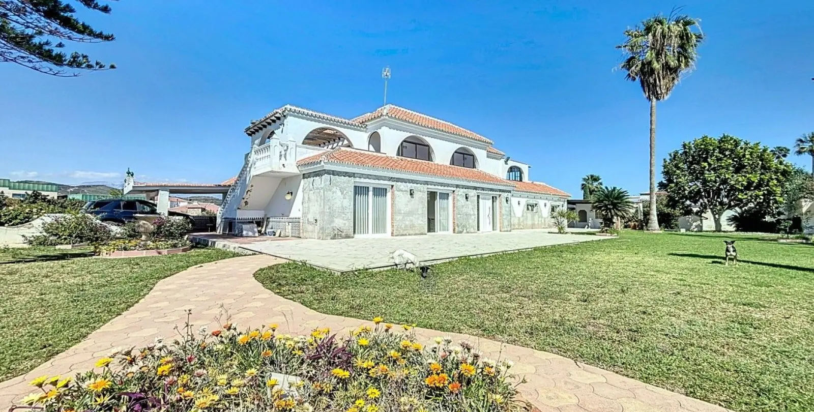 Sale of detached villa in Almayate 2