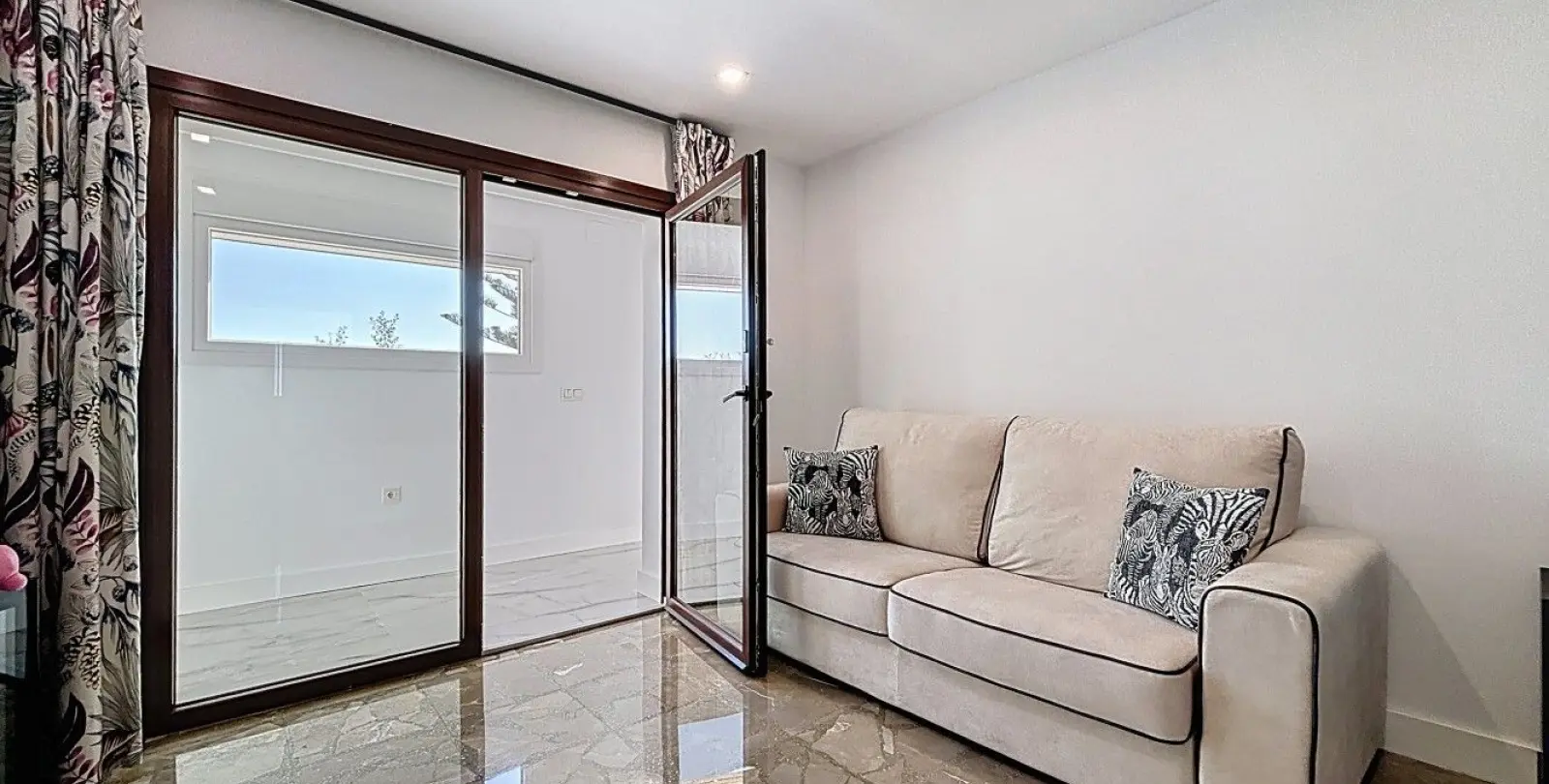 Sale of detached villa in Almayate 28