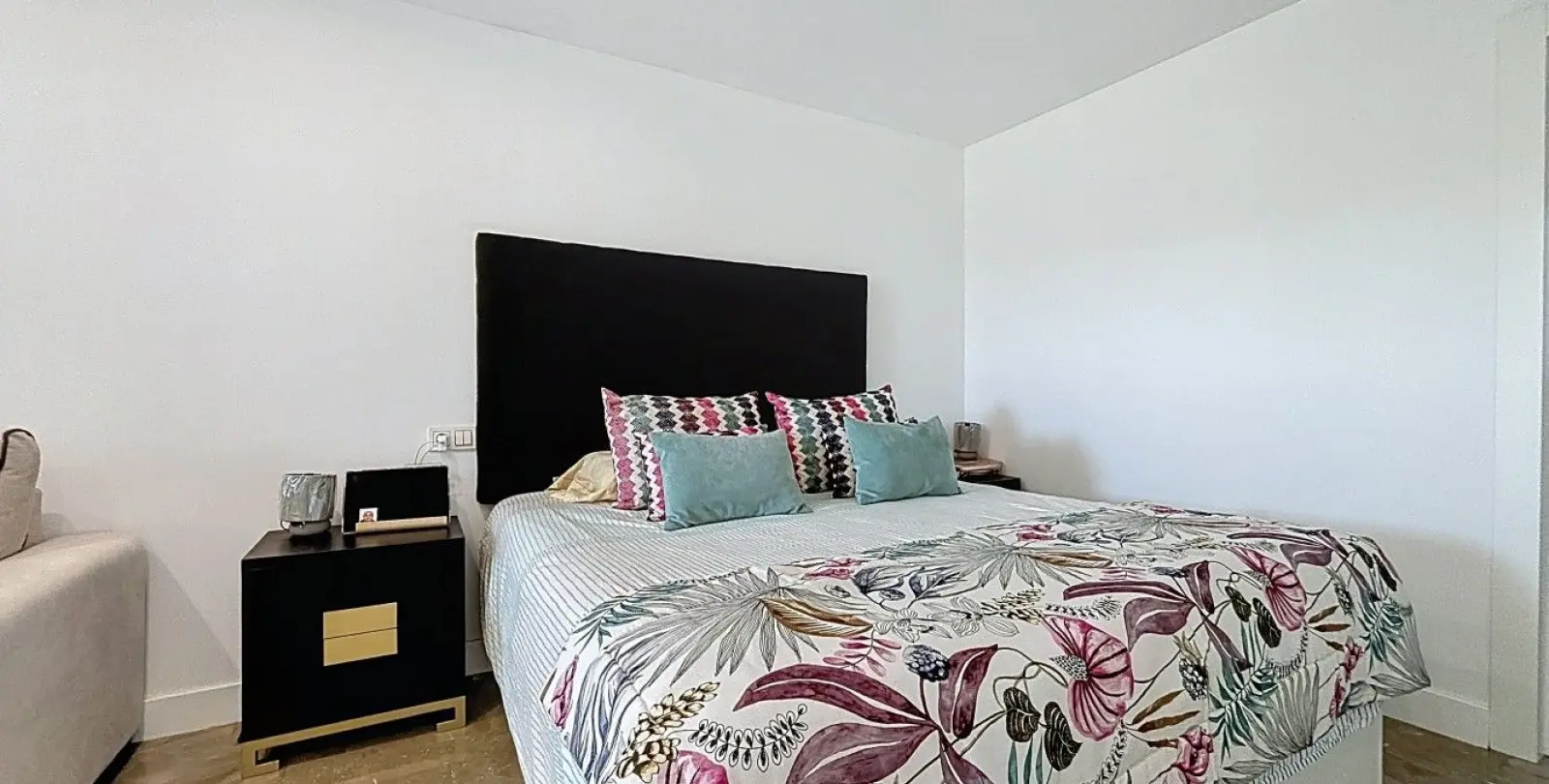 Sale of detached villa in Almayate 30