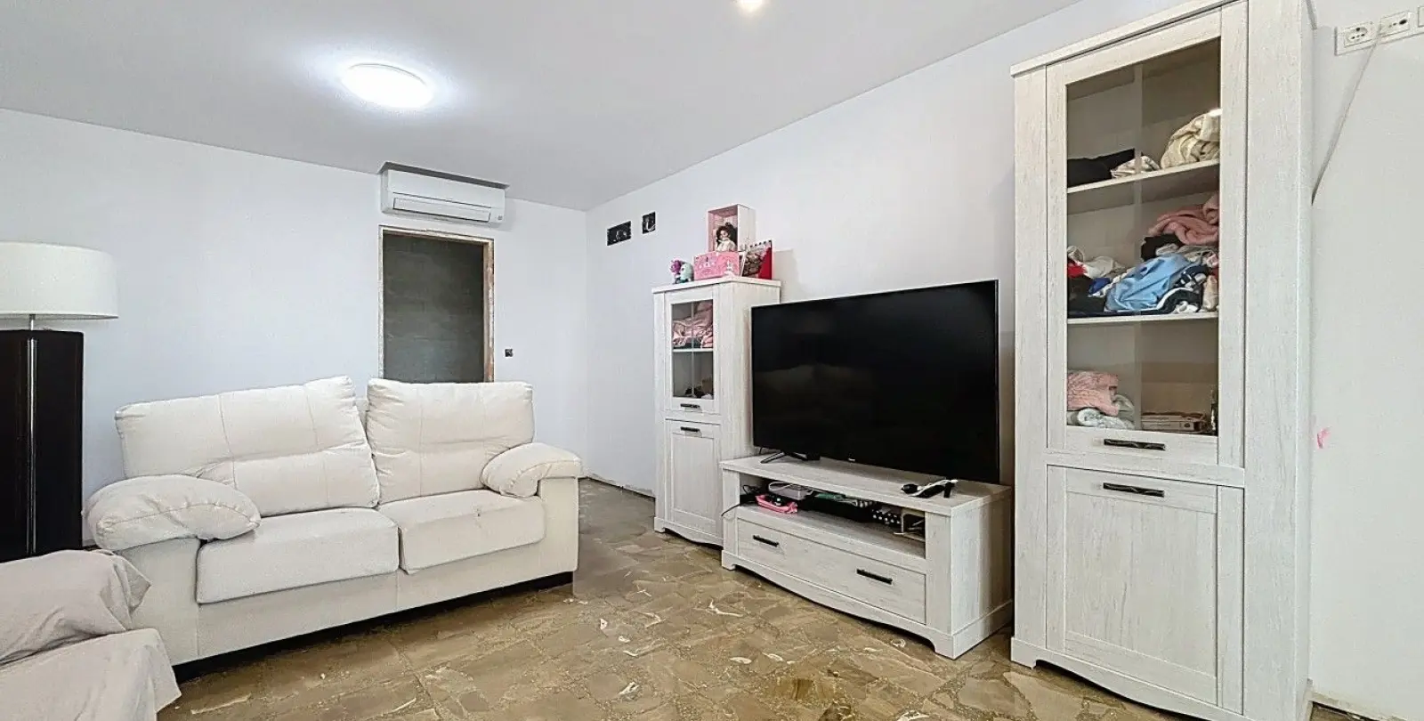 Sale of detached villa in Almayate 34