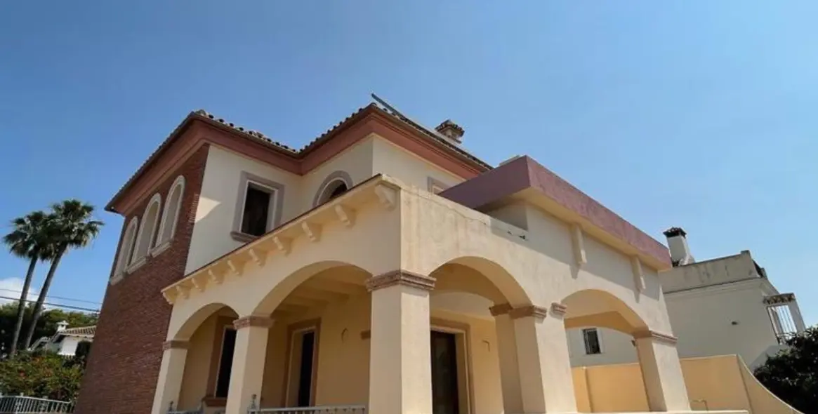 Venta de villa independiente en San Pedro de Alcántara 11