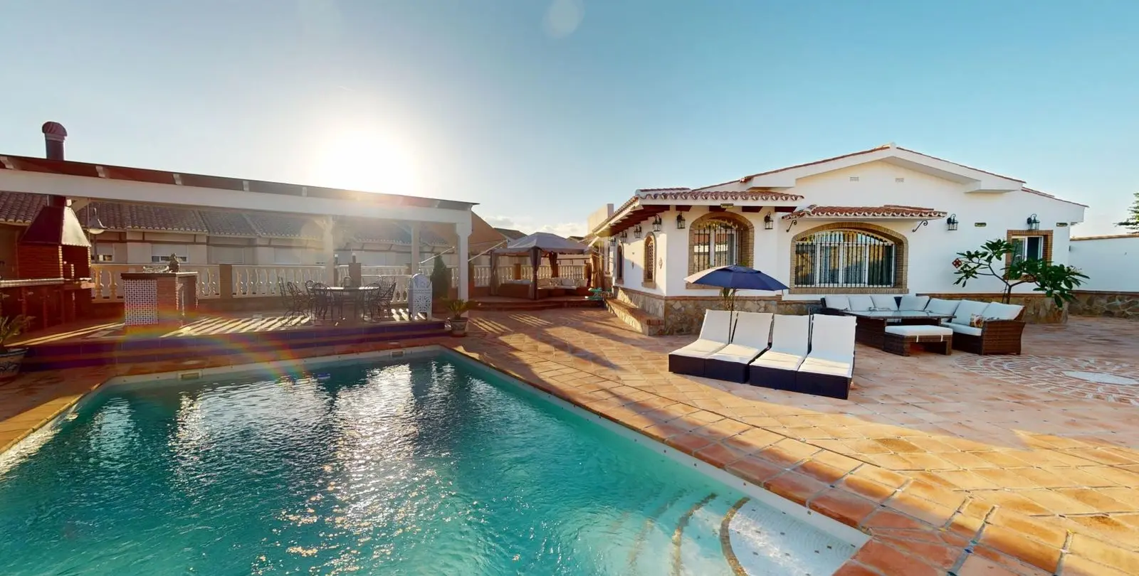 Venta de casa pareada en Caleta de Vélez 1