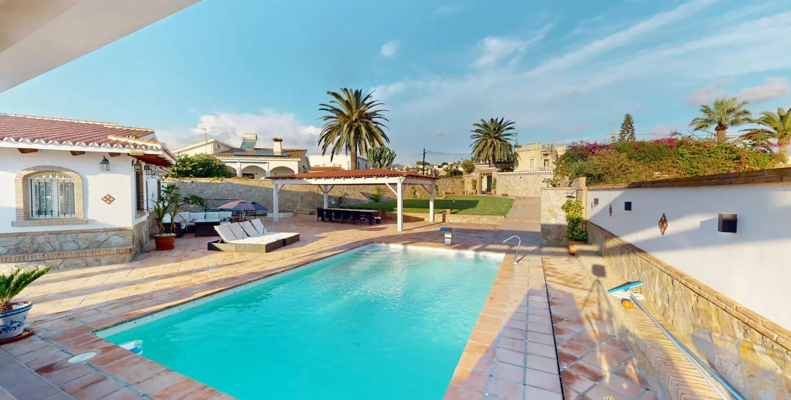 Venta de casa pareada en Caleta de Vélez 40