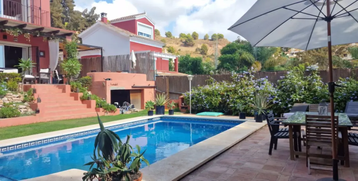 Sale of detached villa in Pinares de San Antón 1