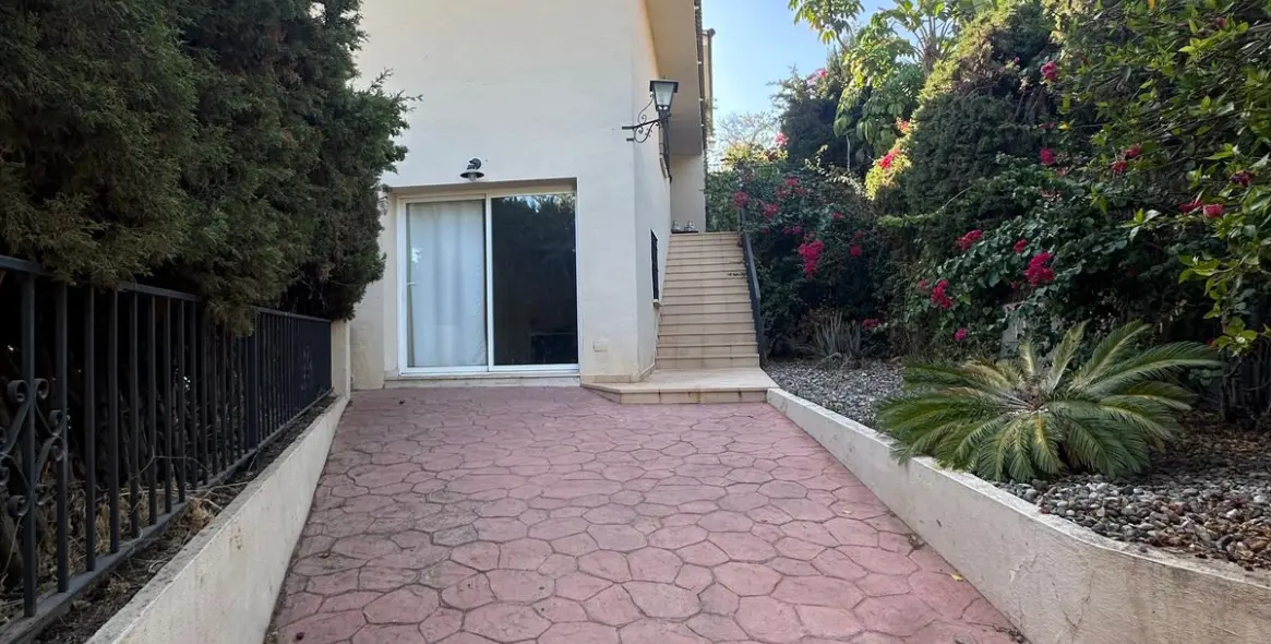 Sale of detached villa in Mayorazgo 30