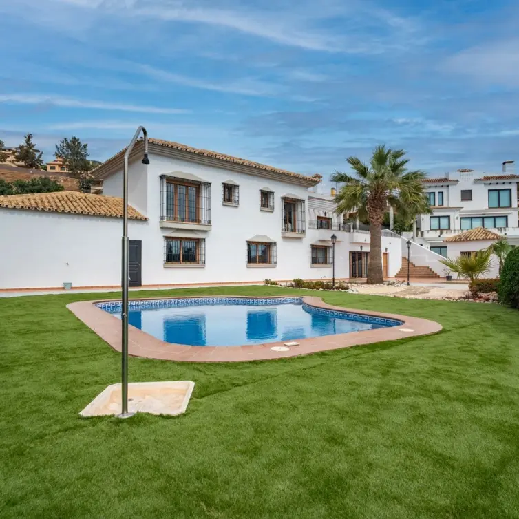 Venta de villa independiente en Pinares de San Antón