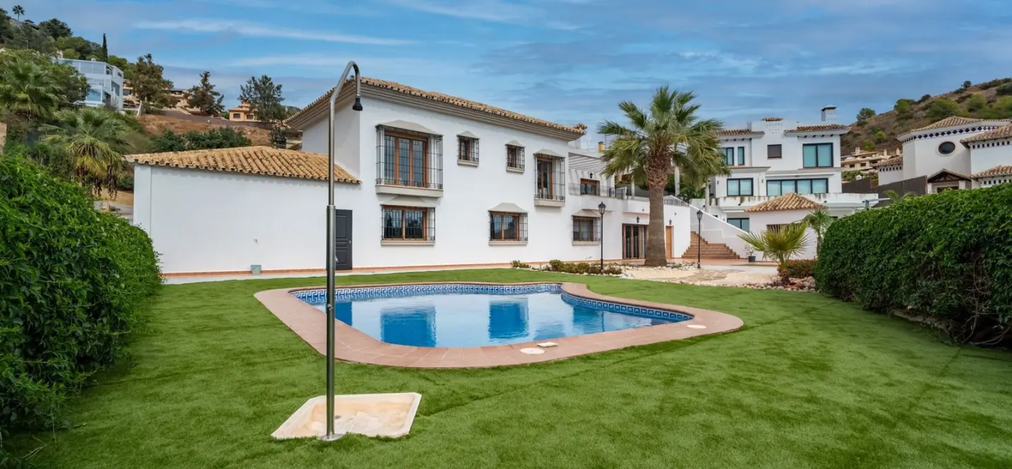 Venta de villa independiente en Pinares de San Antón 0