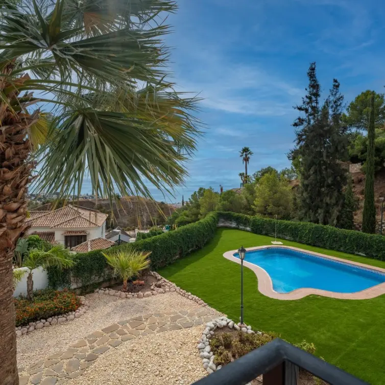 Venta de villa independiente en Pinares de San Antón