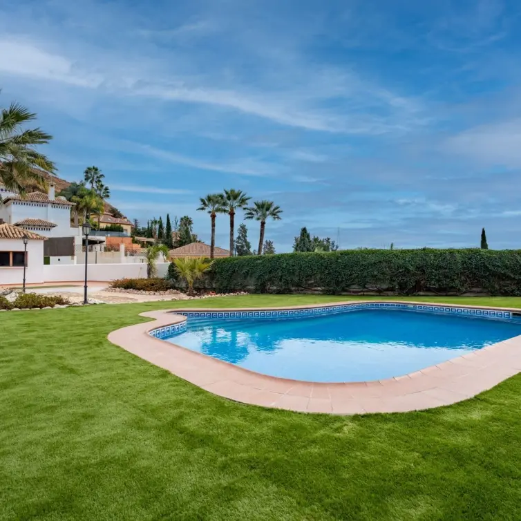 Venta de villa independiente en Pinares de San Antón