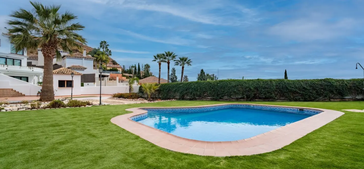Venta de villa independiente en Pinares de San Antón 2