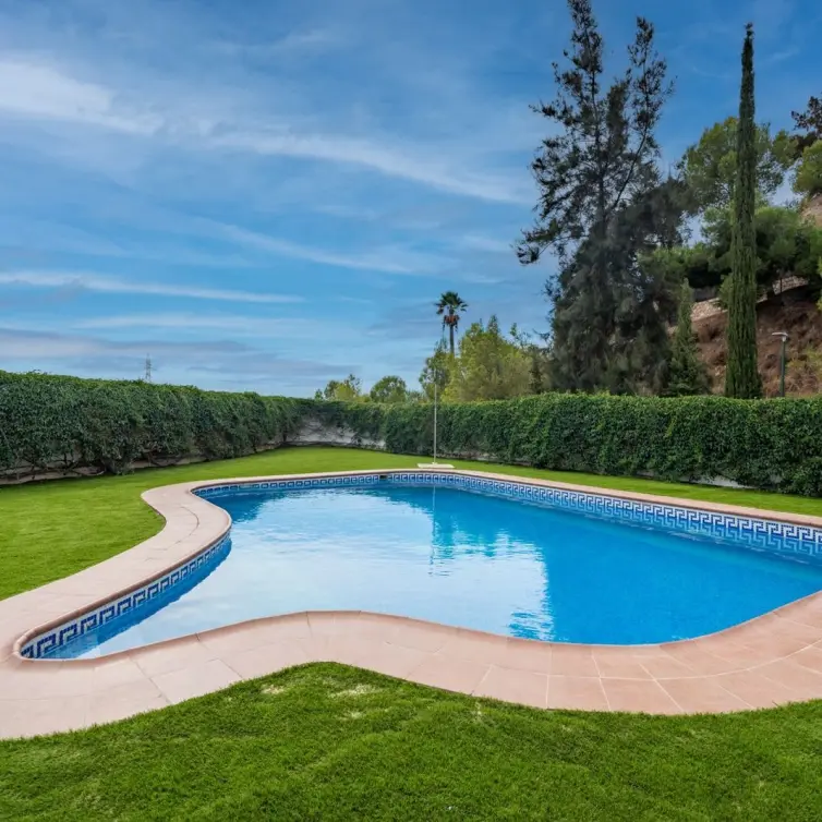 Venta de villa independiente en Pinares de San Antón