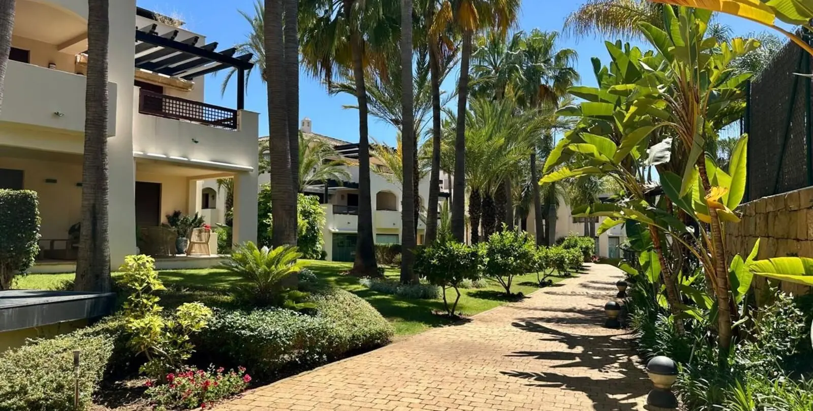 Venta de ático dúplex en Nueva Andalucía 1