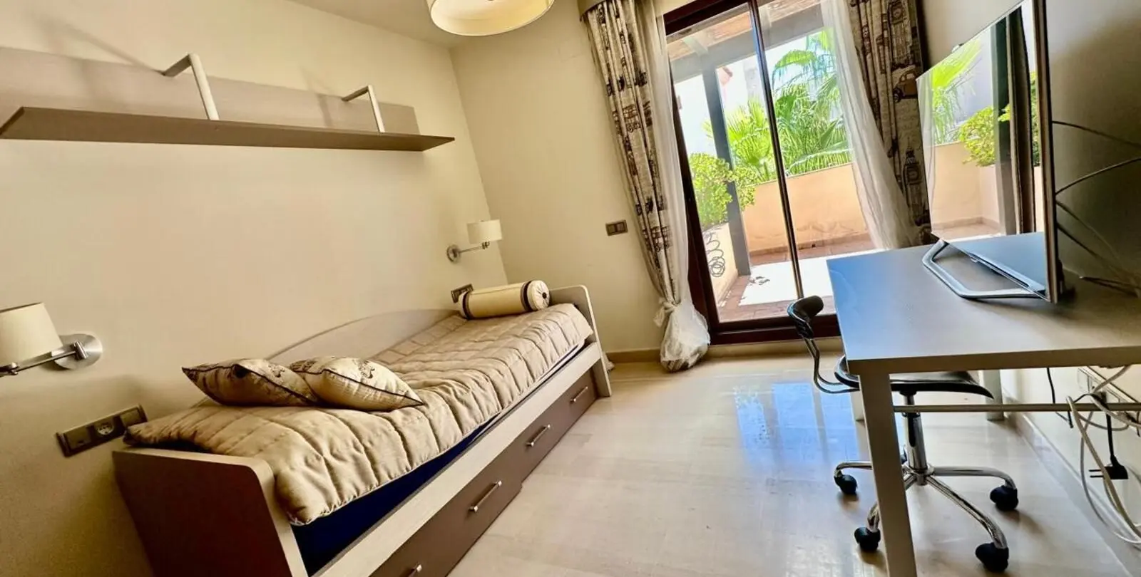 Venta de ático dúplex en Nueva Andalucía 13