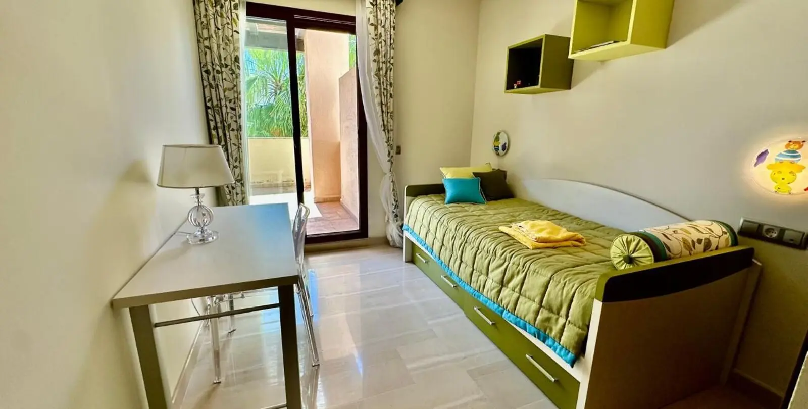 Venta de ático dúplex en Nueva Andalucía 14