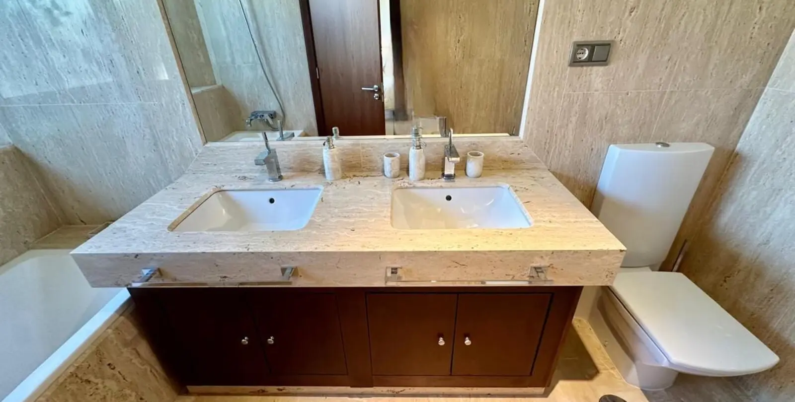 Venta de ático dúplex en Nueva Andalucía 17