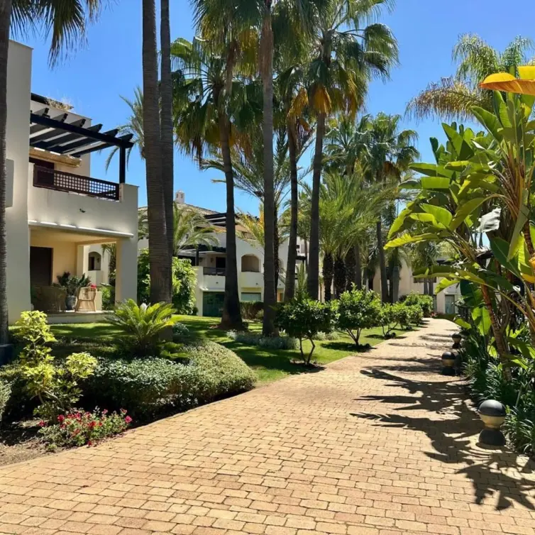 Sale of penthouse duplex in Nueva Andalucía