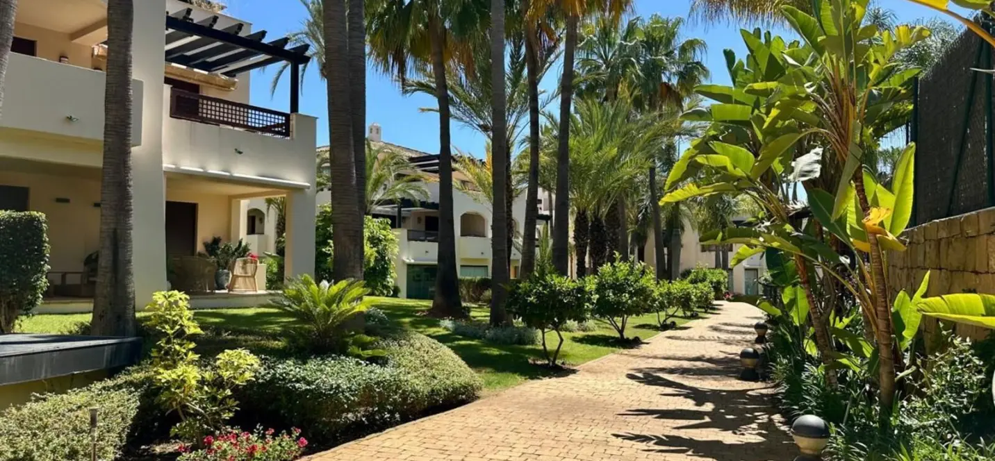Sale of penthouse duplex in Nueva Andalucía 0