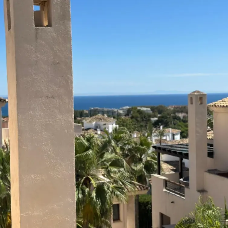 Sale of penthouse duplex in Nueva Andalucía