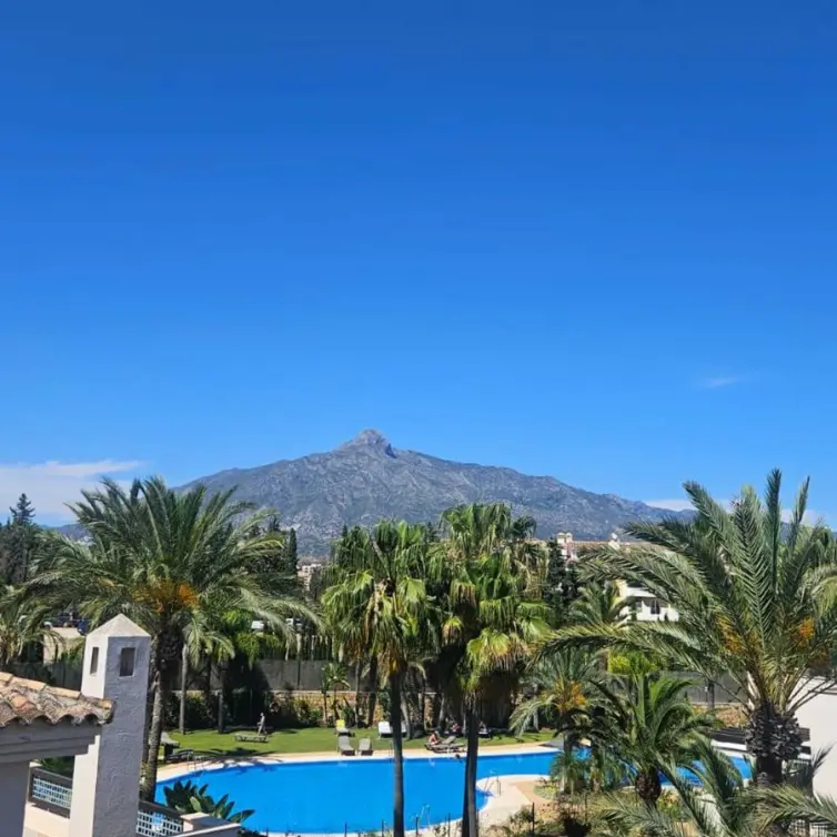 Sale of penthouse duplex in Nueva Andalucía