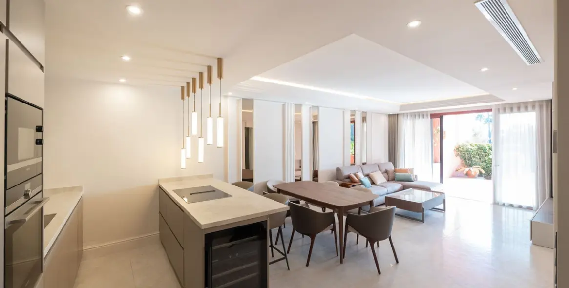 Venta de apartamento en planta baja en New Golden Mile 4