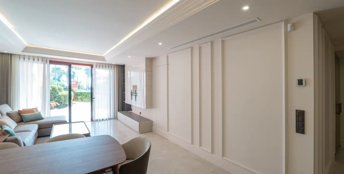 Venta de apartamento en planta baja en New Golden Mile 5