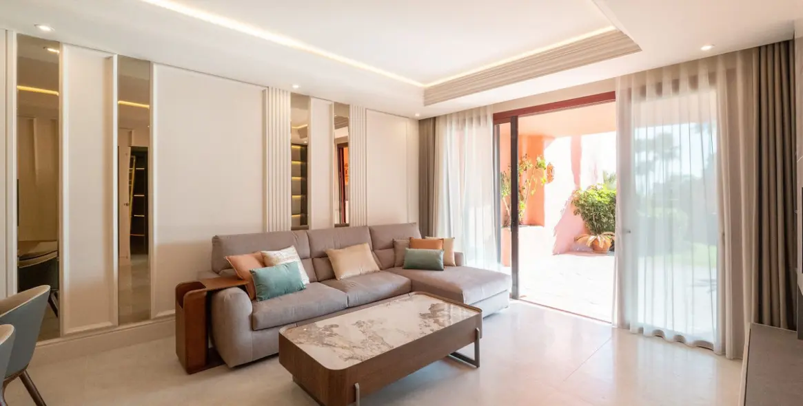 Venta de apartamento en planta baja en New Golden Mile 6