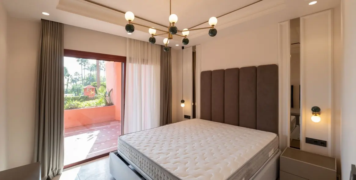 Venta de apartamento en planta baja en New Golden Mile 10