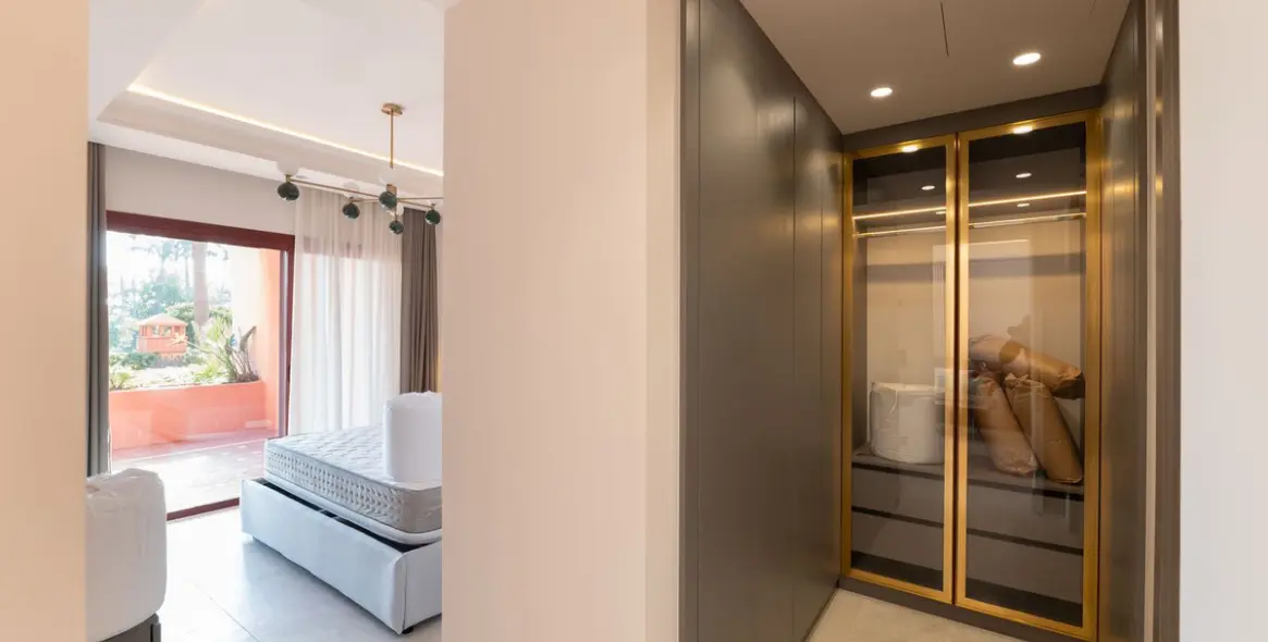 Venta de apartamento en planta baja en New Golden Mile 12