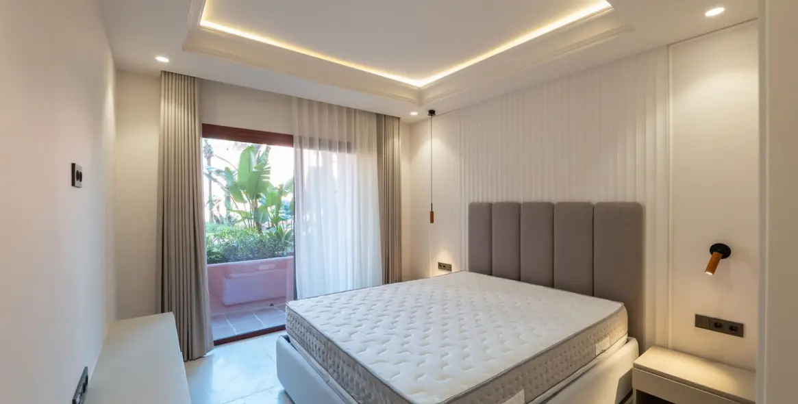 Venta de apartamento en planta baja en New Golden Mile 14