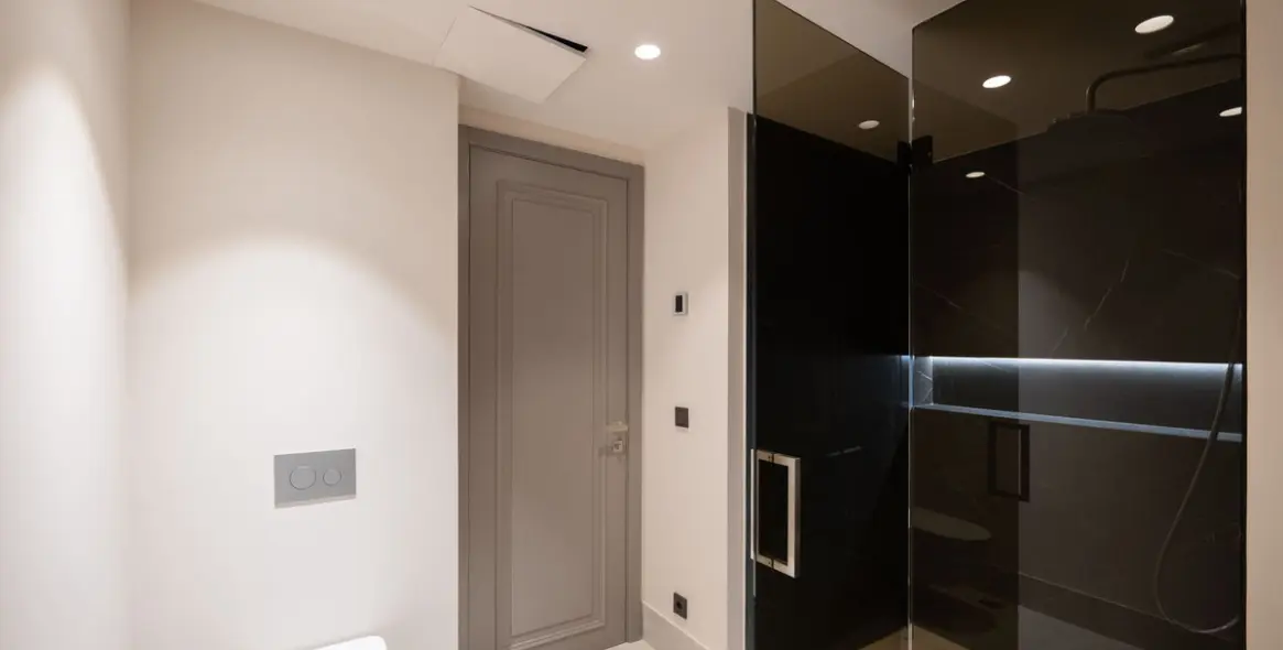 Venta de apartamento en planta baja en New Golden Mile 17