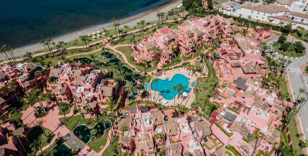 Venta de apartamento en planta baja en New Golden Mile 20