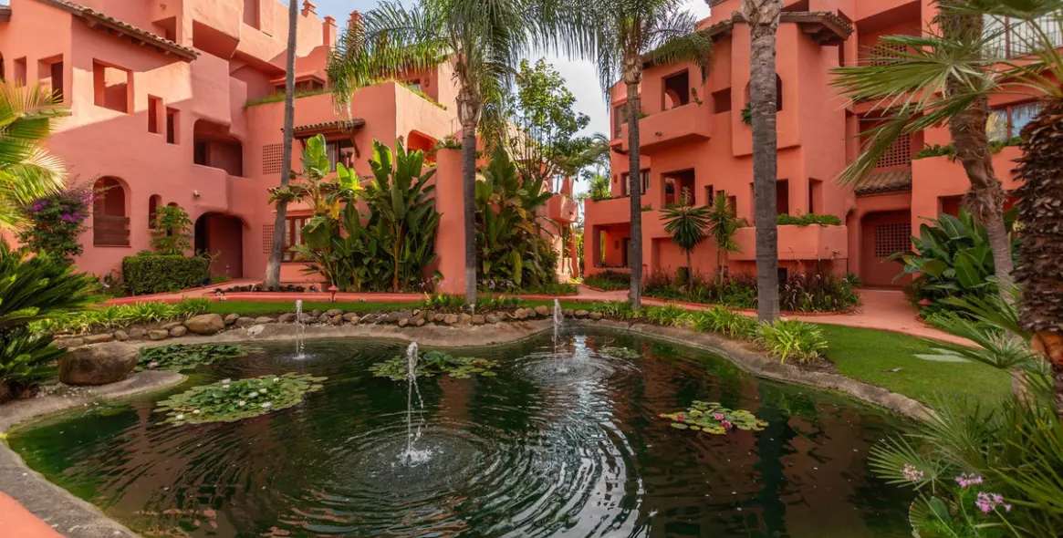 Продажа апартаментов на первом этаже в New Golden Mile 23