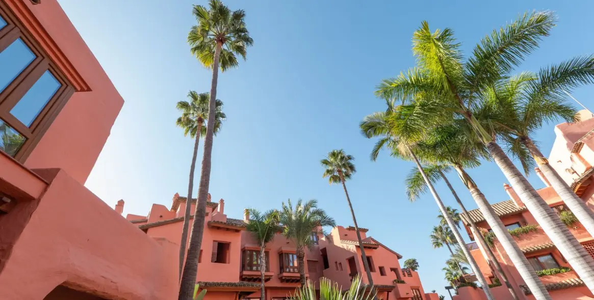 Продажа апартаментов на первом этаже в New Golden Mile 28