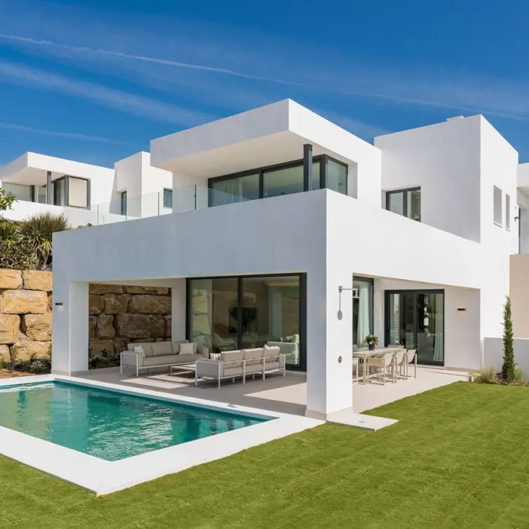 Sale of detached villa in Estepona