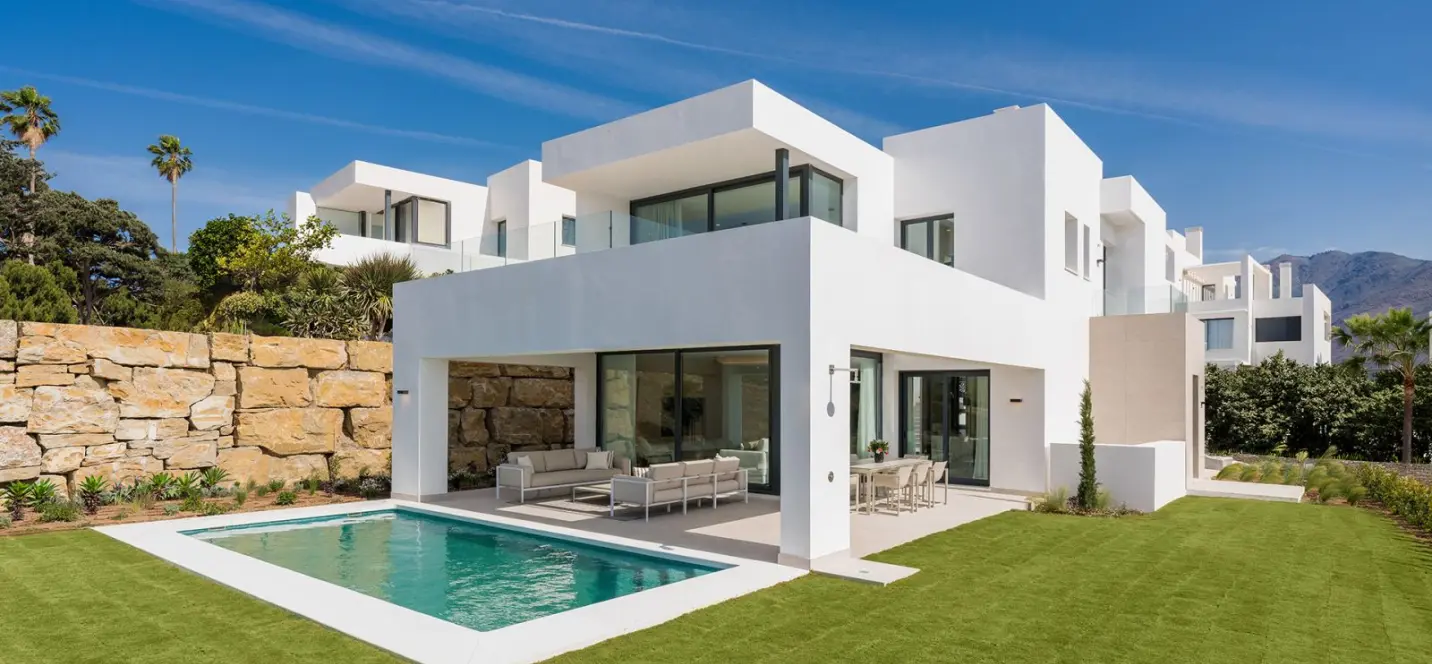 Sale of detached villa in Estepona 0