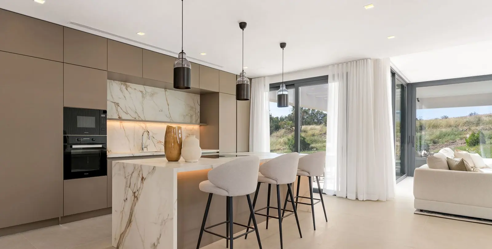 Sale of detached villa in Estepona 4
