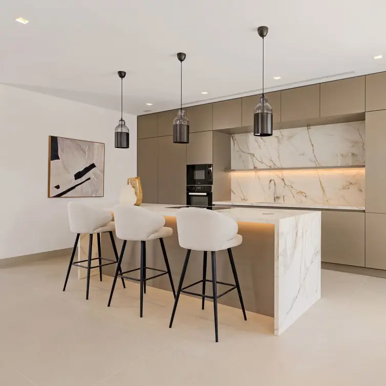Sale of detached villa in Estepona