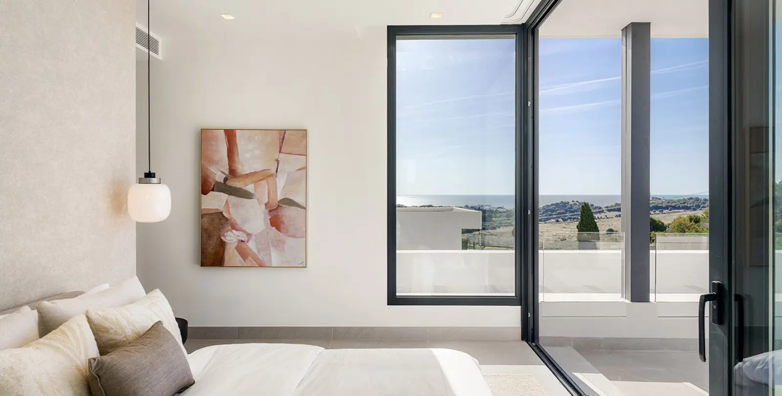 Sale of detached villa in Estepona 12