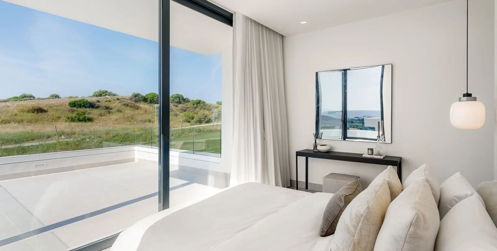 Sale of detached villa in Estepona 13