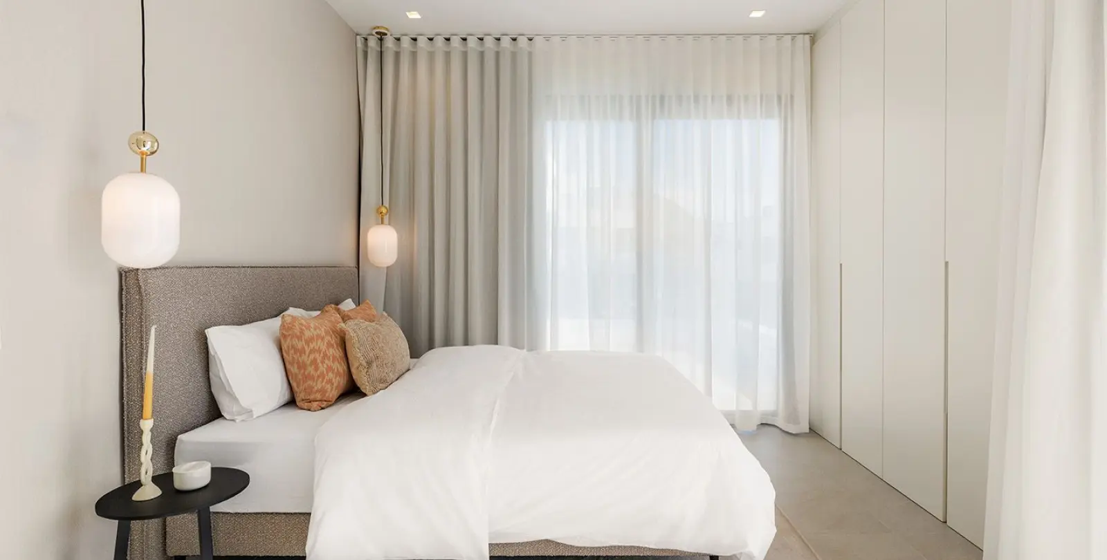 Sale of detached villa in Estepona 18