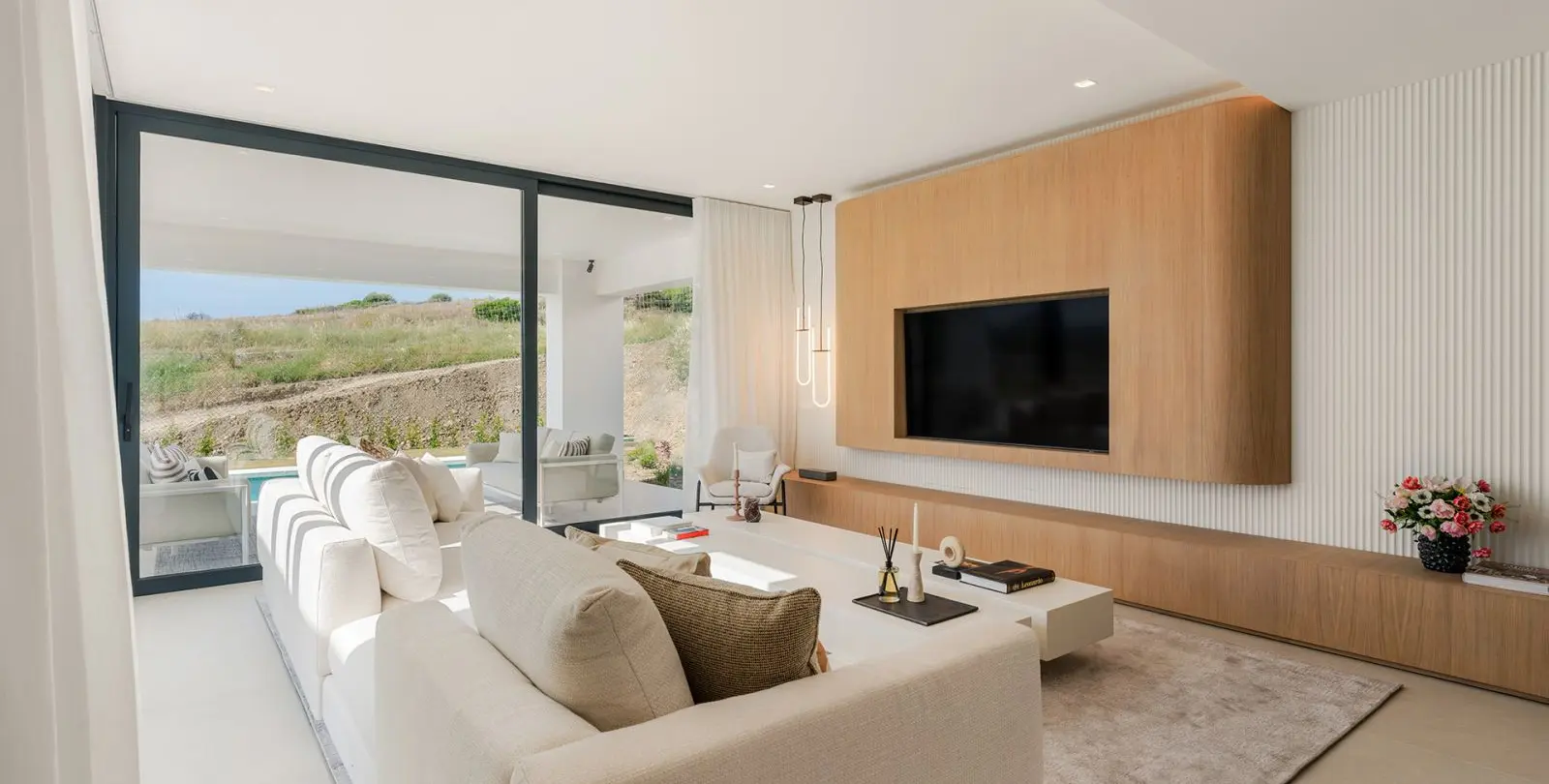 Sale of detached villa in Estepona 23
