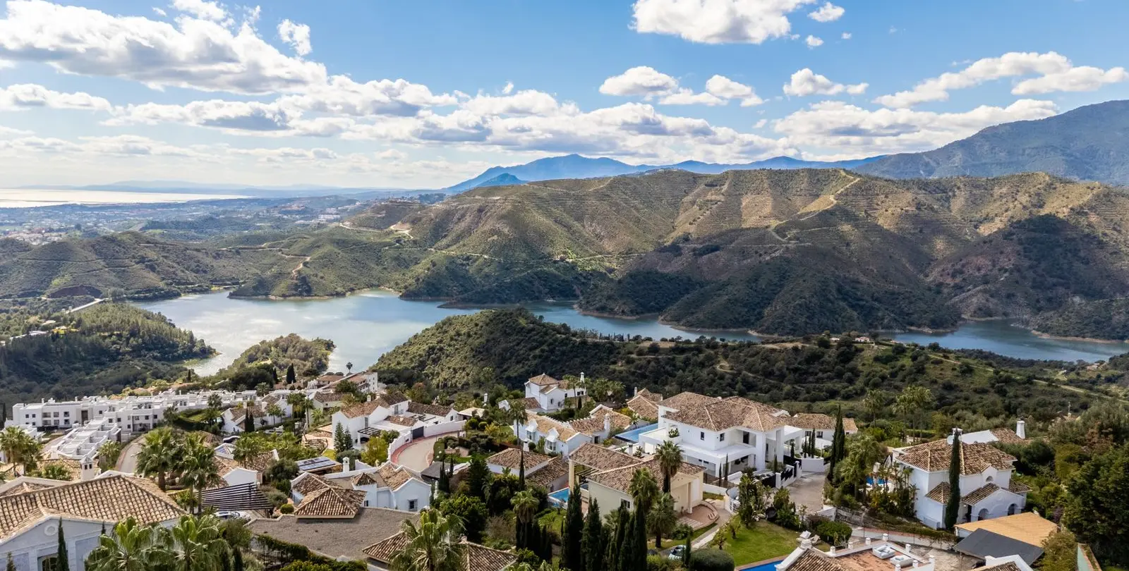 Sale of detached villa in Istán 2