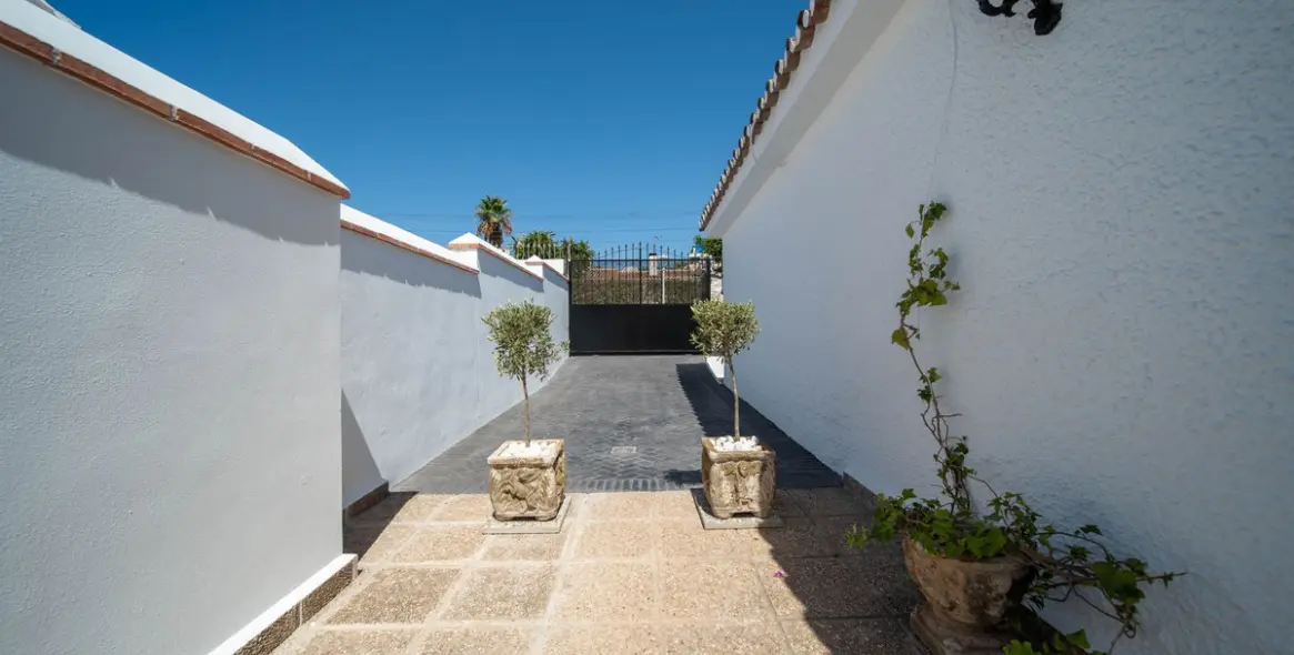 Продажа  отдельно стоящей виллы в Fuengirola 39