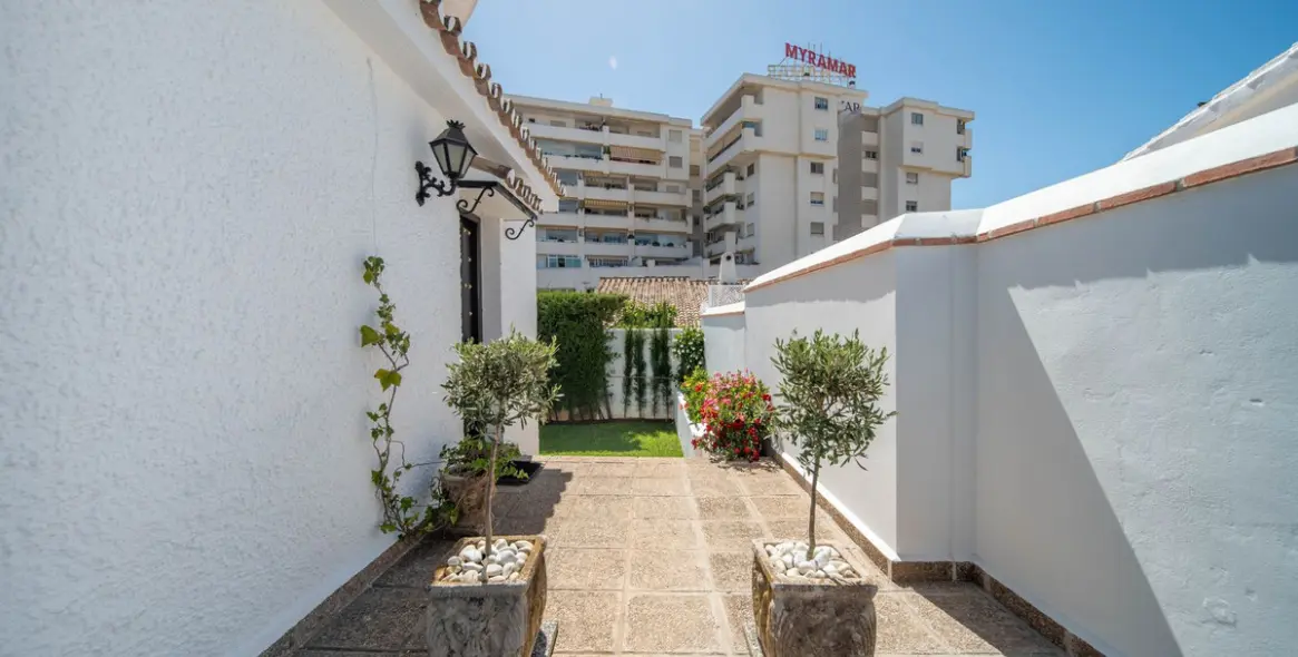 Продажа  отдельно стоящей виллы в Fuengirola 40